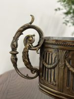Antīka misiņa žardinjēra uz lauvas ķepām — Ampīra stils (Antique Brass Footed Jardiniere) (5249) - Image 8