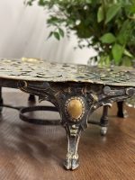 Antīks apsudrabots galda paliktnis uz kājiņām — Luija XVI stilā (ornate silver-plated footed trivet platte) (5293) - Image 4