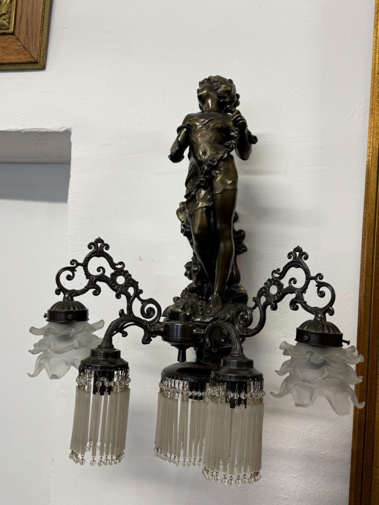 Stor Bronze Væglampe med Pigefigur - Belle Époque