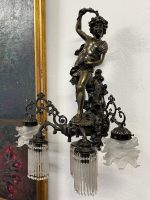 Belle Époque -tyylinen pronssinen seinävalaisin poikahahmolla, Ranska, 1900-luku - Image 2