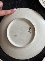 Pieci antīki fajansa šķīvji ar portretiem — Francija, Sarreguemines (Five Faience Plates) (6981) - Image 10
