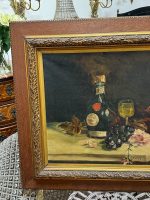 Vēsturiska eļļas glezna “Klusā daba ar salona pudeli un vīna kausu” — still life oil painting — ap 1900. gadu (6639) - Image 2