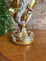 Porcelāna vāze ar zelta krāsas un rožu detaļām (2334) - Image 7