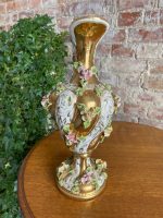 Porcelāna vāze ar zelta krāsas un rožu detaļām (2334) - Image 5