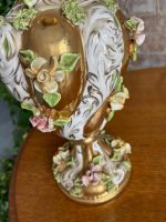 Porcelāna vāze ar zelta krāsas un rožu detaļām (2334) - Image 9
