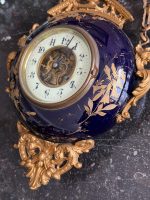 Grezns antīks porcelāna sienas pulkstenis — historisma stilā - antique french wall clock cartal porcelain bronze blue gold (6497) - Image 10
