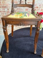 Antīku Jugendstila koka krēslu pāris ar smalkiem kokgriezumiem (Pair of French Art Nouveau Carved Oak Chairs with Floral Upholstery) (7001) - Image 14