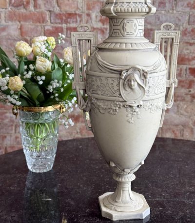 Royal Dux Art Nouveau porcelænsvase, stor (6557) med nymfe og siv