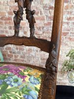 Antīku Jugendstila koka krēslu pāris ar smalkiem kokgriezumiem (Pair of French Art Nouveau Carved Oak Chairs with Floral Upholstery) (7001) - Image 11