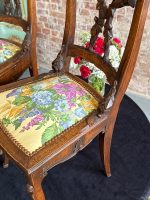 Antīku Jugendstila koka krēslu pāris ar smalkiem kokgriezumiem (Pair of French Art Nouveau Carved Oak Chairs with Floral Upholstery) (7001) - Image 3