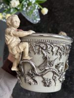 kašpo ar eņģeļu figūrām un sudraba krāsas akcentiem, neliela izmēra (6561) - Image 3