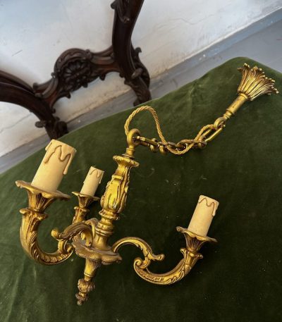 Maza lampa, 3 spuldzes, vidēji smaga (4631)