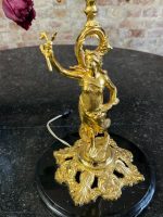 Lampe de table avec figure féminine, finition or brillant, base en marbre noir, taille moyenne, 4 ampoules (6391) – Image 5