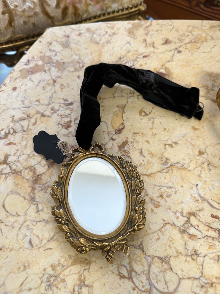 Miniatūra Izmēra Bronzas Spogulis ar Melnu Samta Lenti (4625) - Image 1