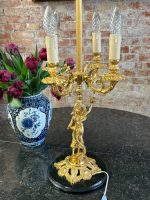 Lampe de table avec figure féminine, finition or brillant, base en marbre noir, taille moyenne, 4 ampoules (6391) – Image 2