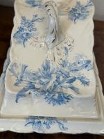 Fajansost Med Lock och Bricka, Blåvitt Blomdekor, Staffordshire, England, ca 1870–1900 (6004) - Bild 8