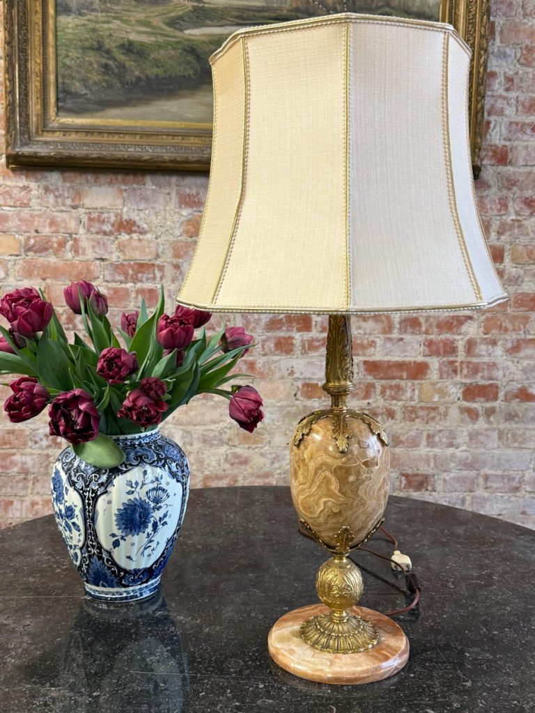 Bordlampe med kuppel og marmor, mellem størrelse, 1 pære, medium vægt