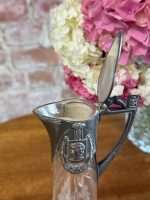 Antīka jūgendstila stikla karafe ar reljefu metāla apdari un gravējumu (Antique Art Nouveau Glass Carafe with Metal Mount) (5925) - Image 8