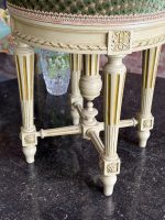 Kleiner Stuhl, Hellbeige mit Pastellgrünem Stoff (6564) – Bild 5