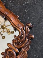 Kokgriezuma sienas spogulis — rokokō stilā (Carved Wooden Wall Mirror in Rococo Style) (7021) - Image 11