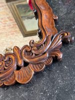 Kokgriezuma sienas spogulis — rokokō stilā (Carved Wooden Wall Mirror in Rococo Style) (7021) - Image 10
