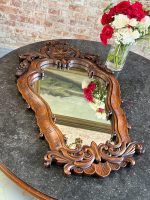 Kokgriezuma sienas spogulis — rokokō stilā (Carved Wooden Wall Mirror in Rococo Style) (7021) - Image 2