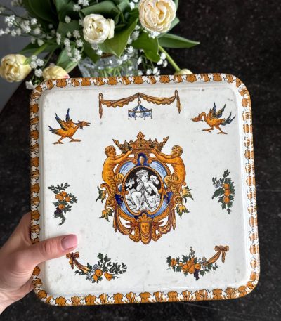 Antik Gien fajancefad med renæssancemotiver – Gien manufactory (6574)