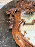 Kokgriezuma sienas spogulis — rokokō stilā (Carved Wooden Wall Mirror in Rococo Style) (7021) - Image 14
