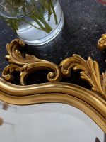 Zeltīts sienas spogulis ar akanta kroni — Luija XV stilā (Gilt Rococo Wall Mirror in Louis XV Style) (7091) - Image 14