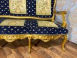 Zeltēts Luija XV salona komplekts ar ziedu gobelēnu, liela izmēra sofa + 2 lieli krēsli ar roku balstiem, (224) - Image 14