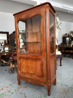 Luī XV stila vitrīna ar bronzas furnitūru (Louis XV style vitrine with bronze hardware) (4092) - Image 5
