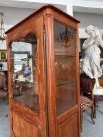 Luī XV stila vitrīna ar bronzas furnitūru (Louis XV style vitrine with bronze hardware) (4092) - Image 9