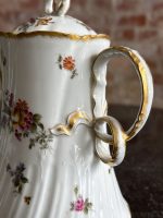 Francijas porcelāna komplekts ar ziedu motīviem — Napoleona III stilā (French Porcelain Tea Set with Floral Motifs in Napoleon III Style) (6570) - Image 9