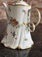 Francijas porcelāna komplekts ar ziedu motīviem — Napoleona III stilā (French Porcelain Tea Set with Floral Motifs in Napoleon III Style) (6570) - Image 8
