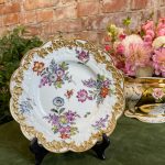 Porcelāna šķīvis, maza izmēra ar ļoti smalku detalizāciju, gleznojumiem (25570)