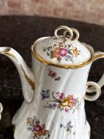 Francijas porcelāna komplekts ar ziedu motīviem — Napoleona III stilā (French Porcelain Tea Set with Floral Motifs in Napoleon III Style) (6570) - Image 6