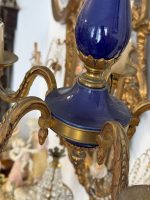 Antīka stila misiņa un zilā fajansa griestu lampa uz 5 spuldzēm — Luija XVI stilā (antique brass blue faience chandelier 5 lights) (6660) - Image 14