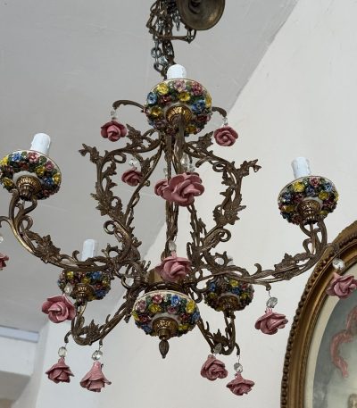 Loftlampe med blomster, mellem størrelse, 5 pærer, lang kæde