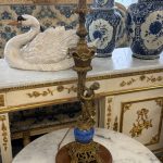 Galda lampa ar eņģeļa figūru, bez kupola, liela izmēra, bronza un marmora pamatne (5728)