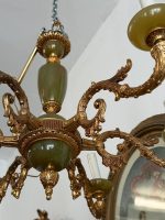 Antīka stila misiņa un zaļā oniksa griestu lampa uz 6 spuldzēm — Luija XVI stilā (antique brass onyx chandelier 6 lights) (6670 - Image 4