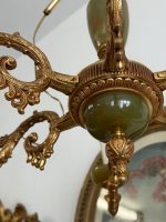 Antīka stila misiņa un zaļā oniksa griestu lampa uz 6 spuldzēm — Luija XVI stilā (antique brass onyx chandelier 6 lights) (6670 - Image 6