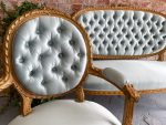 Grezns zeltīts salona mēbeļu komplekts ar gaiši zilu zīda apdari — Luija XVI stilā, (Antique gilded salon suite light blue silk) (2414) - Image 6