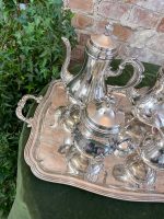 Apsudrabots tējas un kafijas servējamais komplekts ar paplāti — baroka stilā, (Silver Plated Tea and Coffee Service with Tray — Baroque Style) (2551) - Image 4