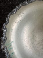 Apsudrabots krūkas un bļodas komplekts — Rokoko atdzimšanas stilā, smalki iegravēts uzraksts "MAY GEO" un "SOUVENIR DE F.J. MUÑIZ" (Silver-Plated Pitcher and Wash Basin Set) (7062) - Image 21