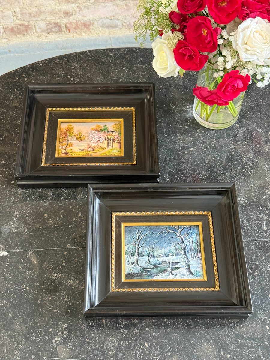Divas Limoges emaljas glezniņas melnos rāmjos — Romantisma stilā (Two Limoges Enamel Paintings in Black Frames) (7063) - Image 1