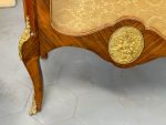 Koka vitrīna ar bronzas detaļām un zelta damasku (Wooden vitrine with bronze hardware and golden damask interior) (2987) - Image 17