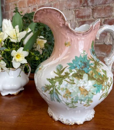 Limoges porcelænsvase med lille skade, revne