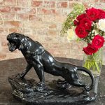 Sort løvefigur i Art Deco-stil (Black Lion Figure) (7065)
