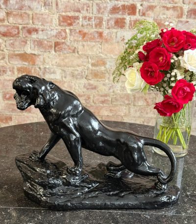 Melna lauvas figūra — Art Deco stilā (Black Lion Figure) (7065)