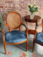 Fauteuil Krēsli ar Cannage Sietu un Zilu Samtu — Luija XVI stils, Francija, 20.gs. (6580) - Image 5